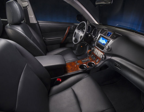 The 2013 Toyota Highlander Hybrid Limited interior | Torque News